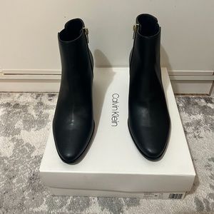Calvin Klein Fioranna Cow Kansas Smooth black booties